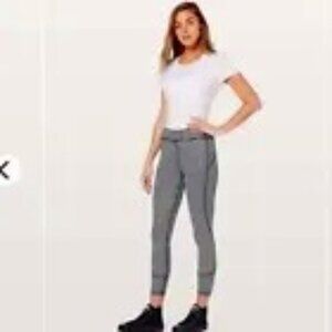 Lululemon In Movement Tight Legging 7/8 Everlux 25" Black White Size 4 #W5BBQS